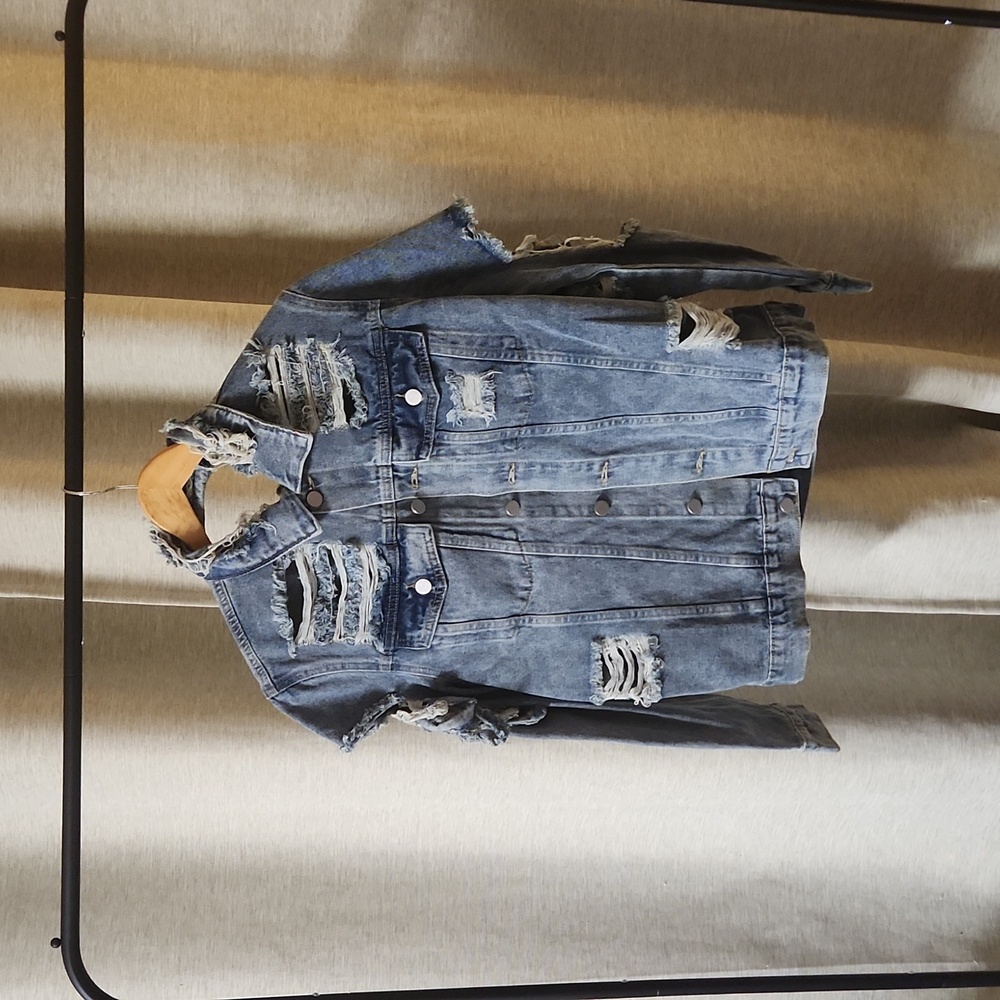 NEW / DISTRESSED DENIM JACKET SIZE S BLUE